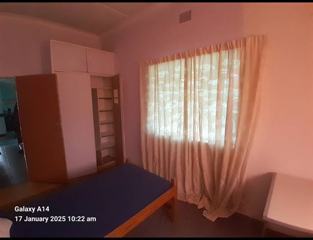 6 BEDROOM FREESTANDING FOR SALE IN BO-DORP